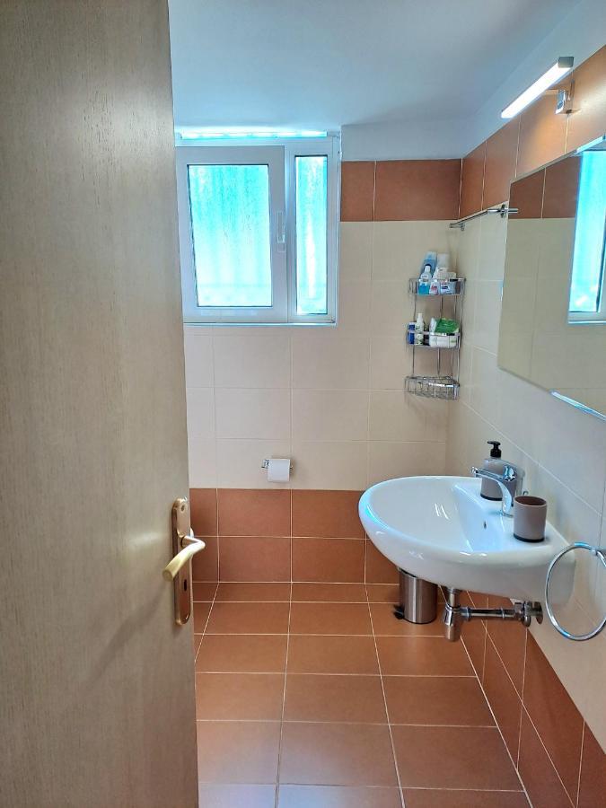 Apartment Dimitris Place Near Athens Airport