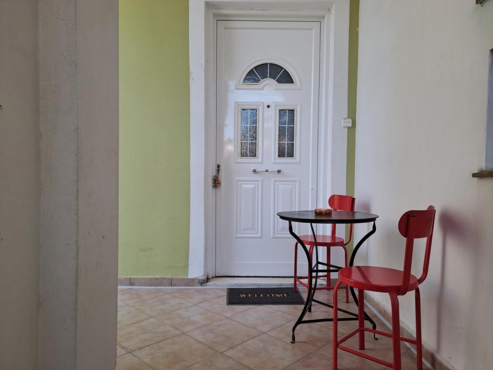 Apartment Dimitris Place Near Athens Airport