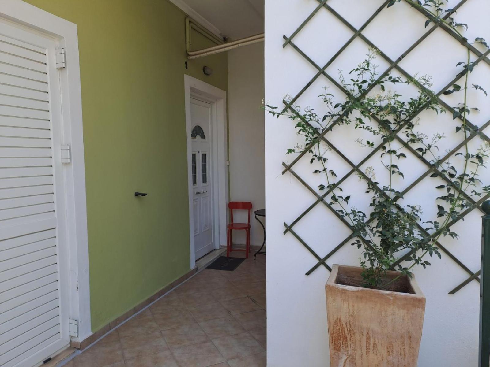 Apartment Dimitris Place Near Athens Airport
